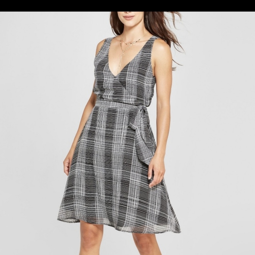 Sleeveless Black & White Plaid Chiffon Dress
